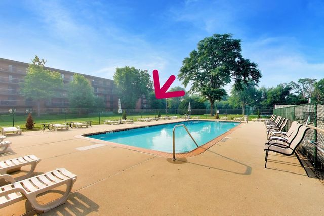 6443 Clarendon Hills Road 301C, Willowbrook, IL 60527