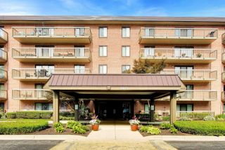 6443 Clarendon Hills Road 301C, Willowbrook, IL 60527