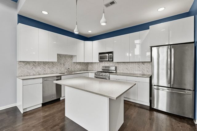 2236 W Armitage Avenue 403, Chicago, IL 60647