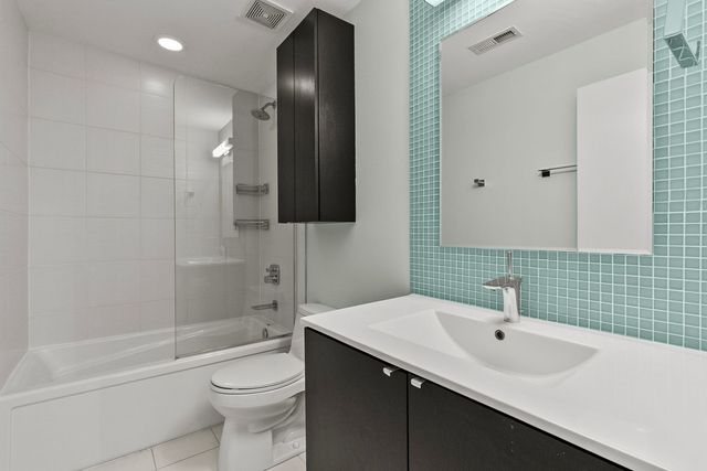 2236 W Armitage Avenue 403, Chicago, IL 60647