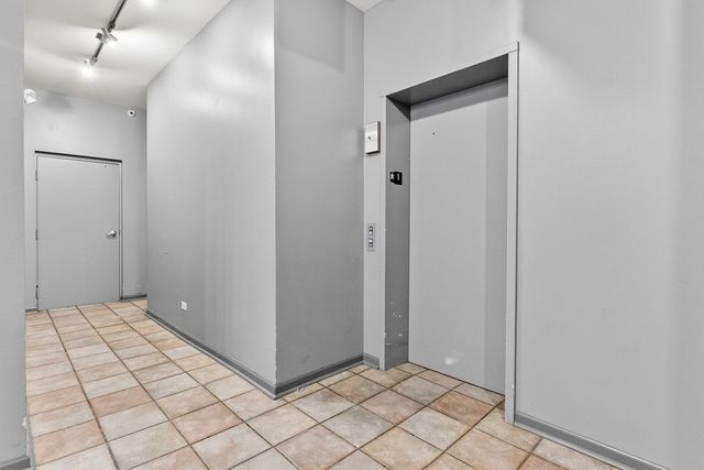 2236 W Armitage Avenue 403, Chicago, IL 60647