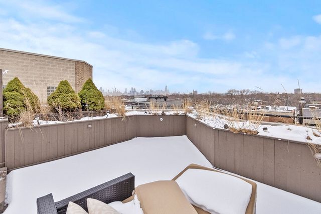 2236 W Armitage Avenue 403, Chicago, IL 60647