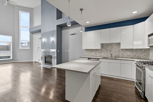 2236 W Armitage Avenue 403, Chicago, IL 60647