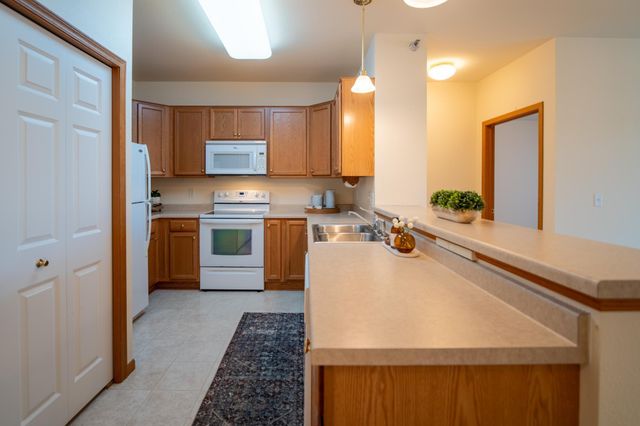 8200 W 33rd Street 208, Saint Louis Park, MN 55426
