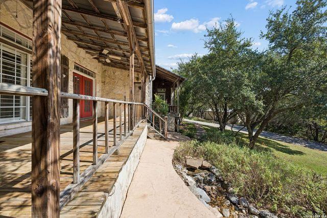 410 SPARKLING SPRINGS DR, Boerne, TX 78006