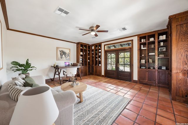 410 SPARKLING SPRINGS DR, Boerne, TX 78006