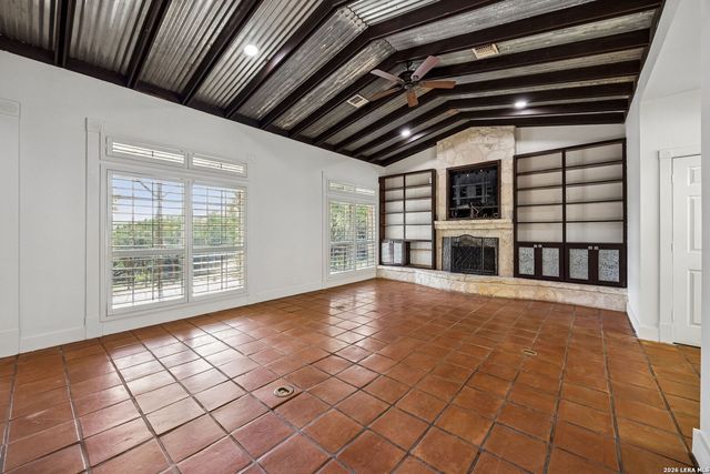 410 SPARKLING SPRINGS DR, Boerne, TX 78006