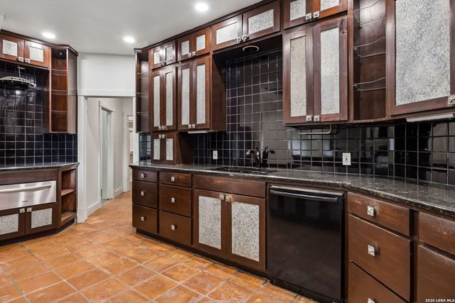 410 SPARKLING SPRINGS DR, Boerne, TX 78006