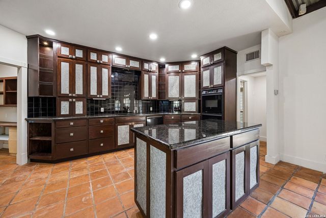 410 SPARKLING SPRINGS DR, Boerne, TX 78006