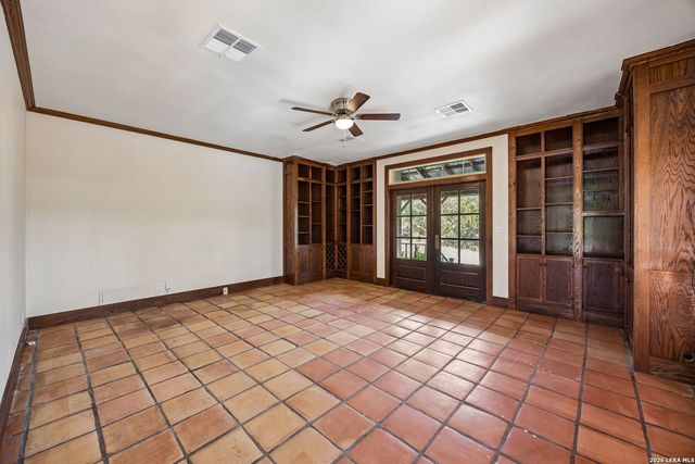 410 SPARKLING SPRINGS DR, Boerne, TX 78006