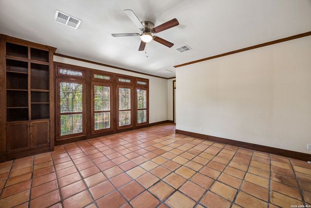 410 SPARKLING SPRINGS DR, Boerne, TX 78006