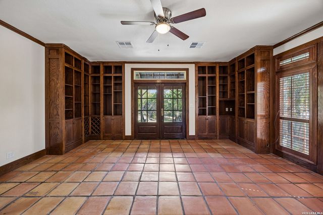 410 SPARKLING SPRINGS DR, Boerne, TX 78006