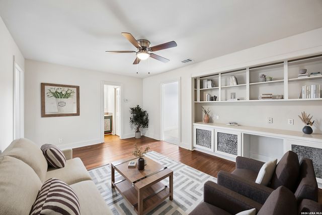 410 SPARKLING SPRINGS DR, Boerne, TX 78006