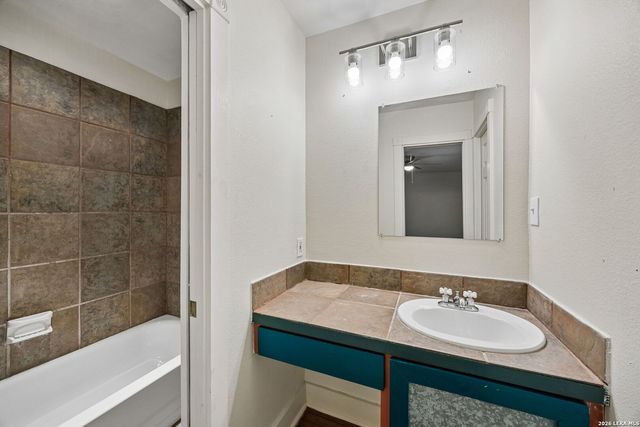 410 SPARKLING SPRINGS DR, Boerne, TX 78006