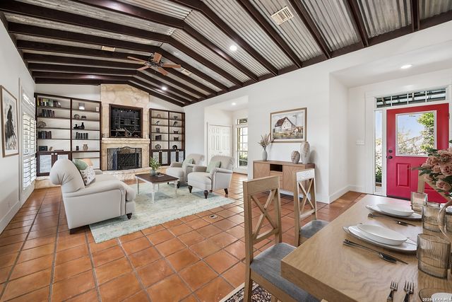 410 SPARKLING SPRINGS DR, Boerne, TX 78006