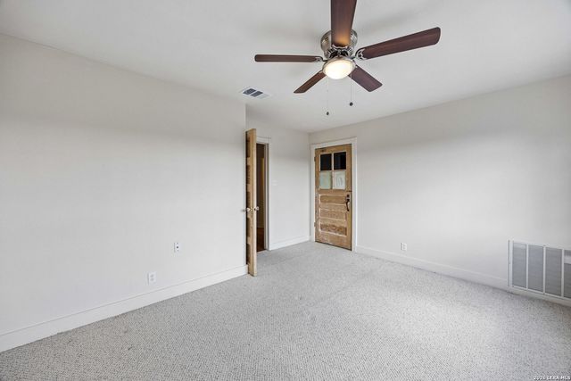 410 SPARKLING SPRINGS DR, Boerne, TX 78006