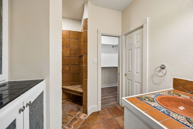 410 SPARKLING SPRINGS DR, Boerne, TX 78006