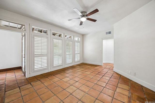 410 SPARKLING SPRINGS DR, Boerne, TX 78006