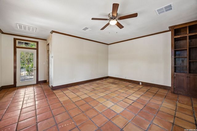 410 SPARKLING SPRINGS DR, Boerne, TX 78006