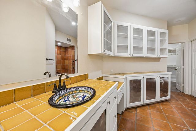 410 SPARKLING SPRINGS DR, Boerne, TX 78006