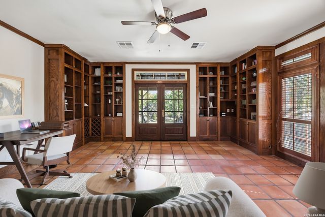 410 SPARKLING SPRINGS DR, Boerne, TX 78006