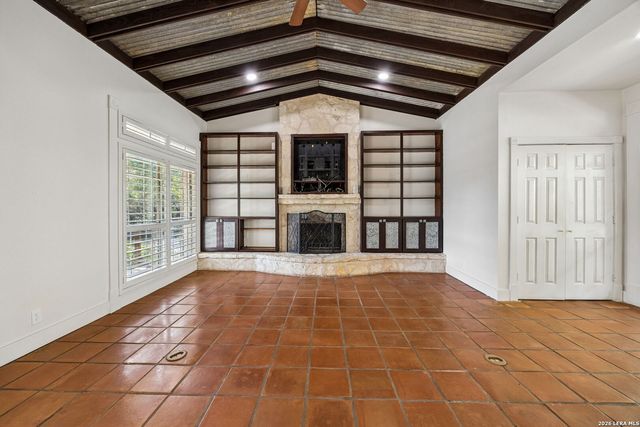 410 SPARKLING SPRINGS DR, Boerne, TX 78006