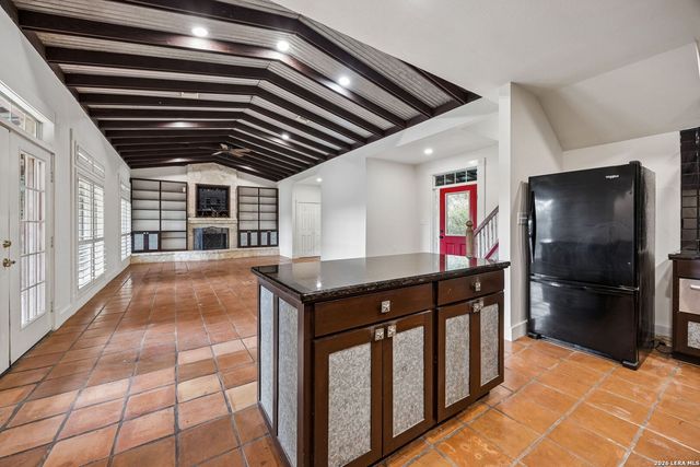 410 SPARKLING SPRINGS DR, Boerne, TX 78006