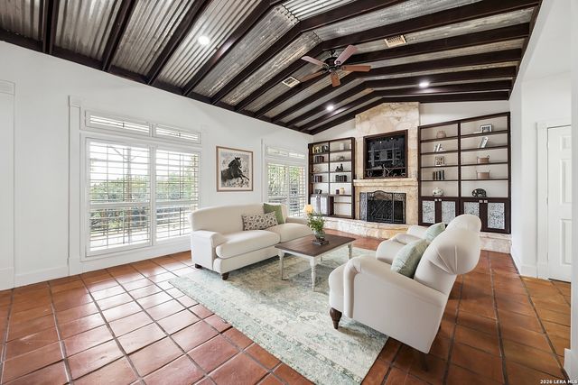 410 SPARKLING SPRINGS DR, Boerne, TX 78006