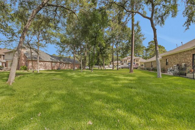 11 Grey Moss Lane, Montgomery, TX 77356
