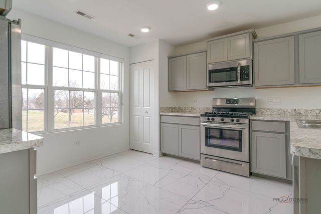 667 Hickory Street, Mundelein, IL 60060