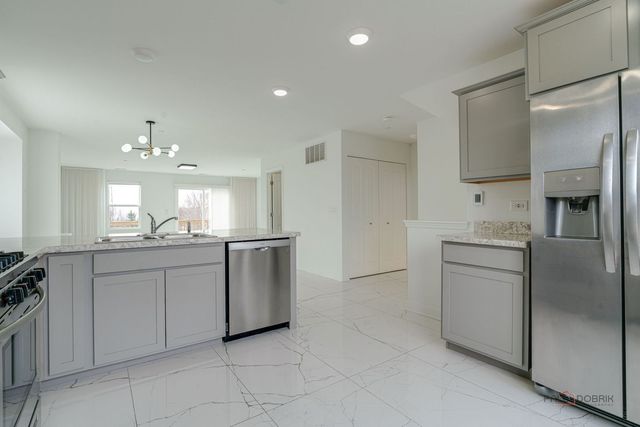 667 Hickory Street, Mundelein, IL 60060