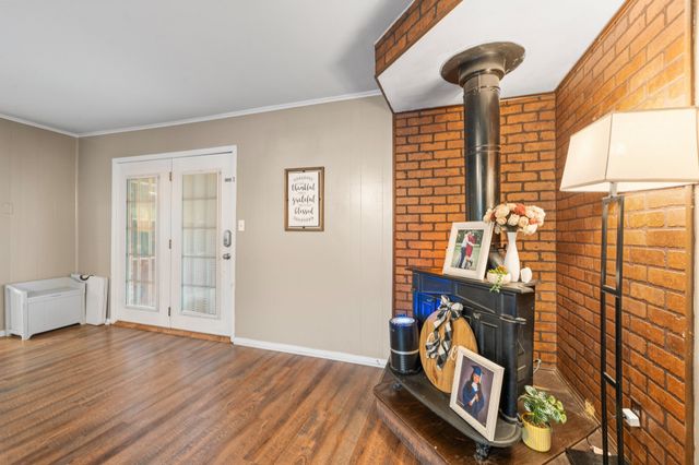 1212 Lynnwood Drive, Cleburne, TX 76033