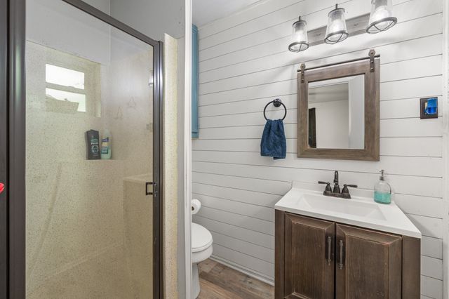 1212 Lynnwood Drive, Cleburne, TX 76033