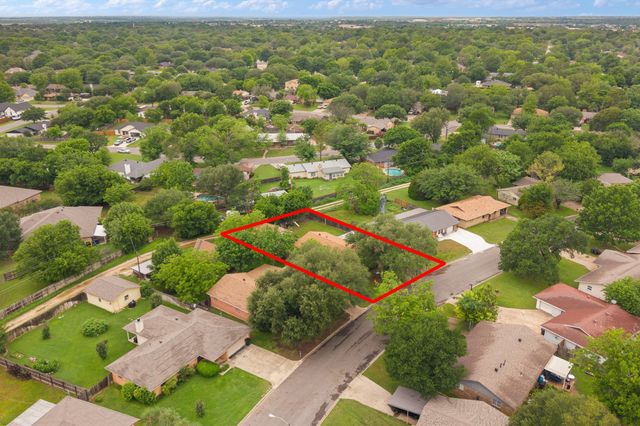 1212 Lynnwood Drive, Cleburne, TX 76033