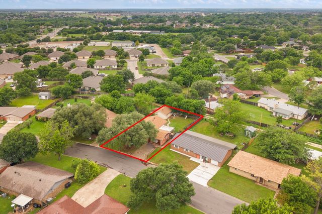 1212 Lynnwood Drive, Cleburne, TX 76033
