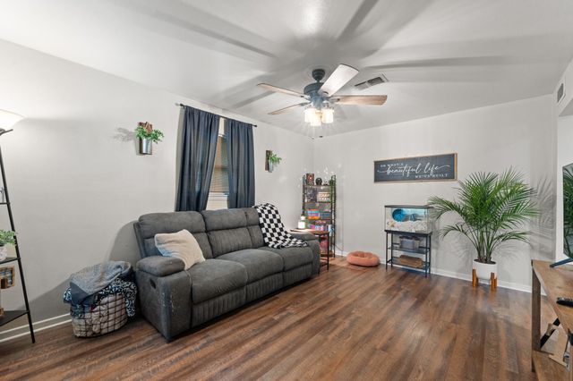 1212 Lynnwood Drive, Cleburne, TX 76033