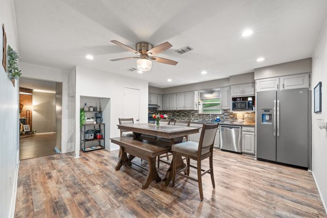1212 Lynnwood Drive, Cleburne, TX 76033