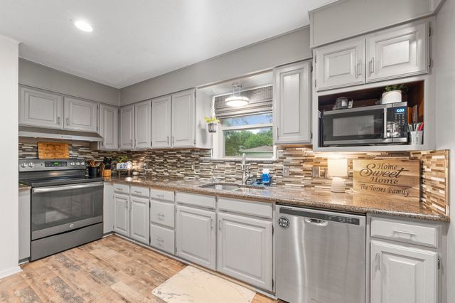 1212 Lynnwood Drive, Cleburne, TX 76033