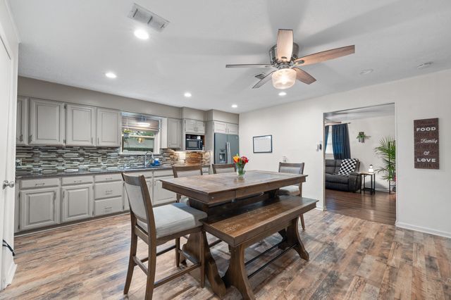 1212 Lynnwood Drive, Cleburne, TX 76033
