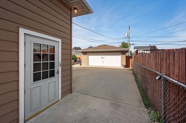 1630 N 15th Avenue, Melrose Park, IL 60160