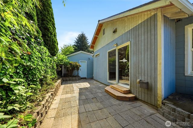 10330 Stone Avenue N, Seattle, WA 98133