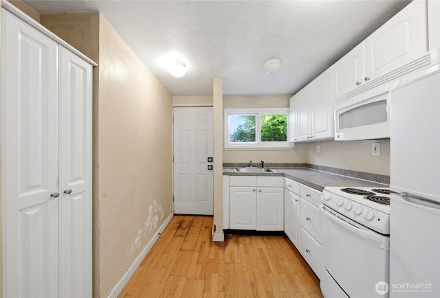 10330 Stone Avenue N, Seattle, WA 98133