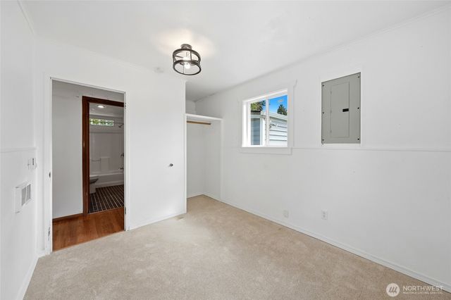 10330 Stone Avenue N, Seattle, WA 98133