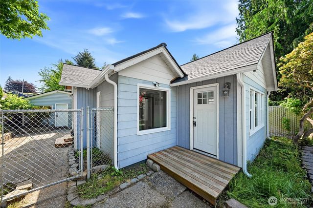 10330 Stone Avenue N, Seattle, WA 98133