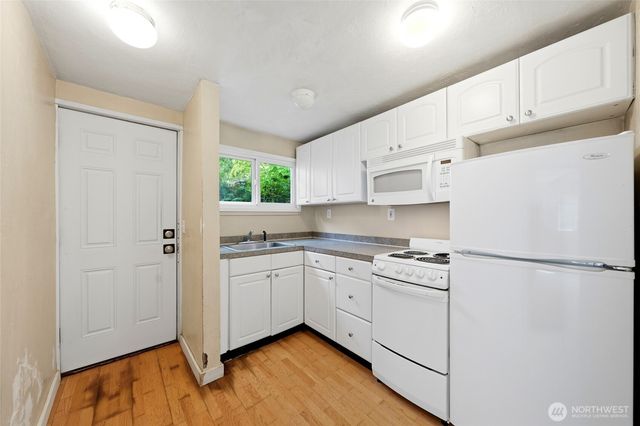 10330 Stone Avenue N, Seattle, WA 98133