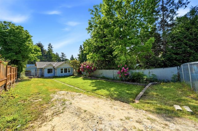 10330 Stone Avenue N, Seattle, WA 98133