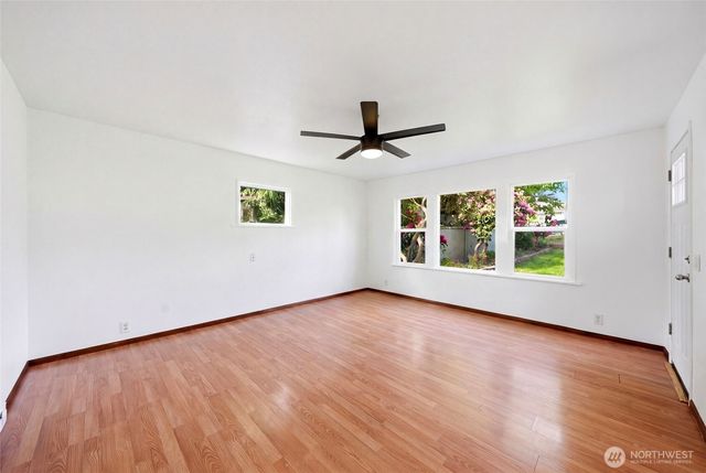 10330 Stone Avenue N, Seattle, WA 98133