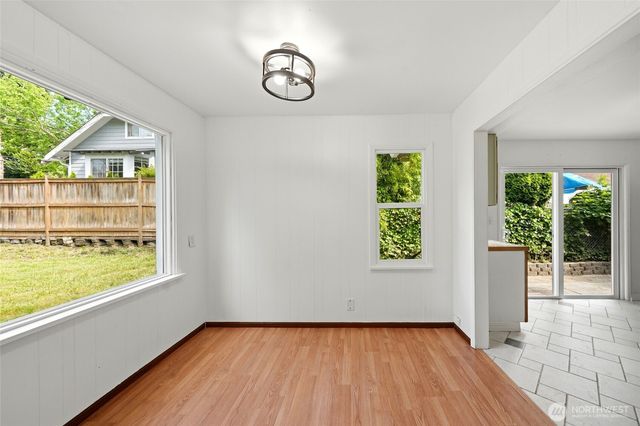 10330 Stone Avenue N, Seattle, WA 98133