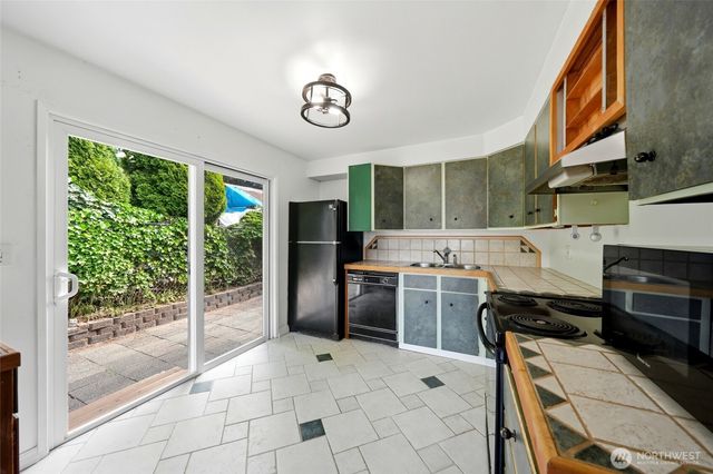 10330 Stone Avenue N, Seattle, WA 98133