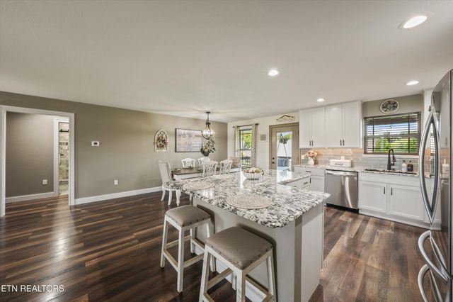 1619 Cascading Falls Lane, Sevierville, TN 37876